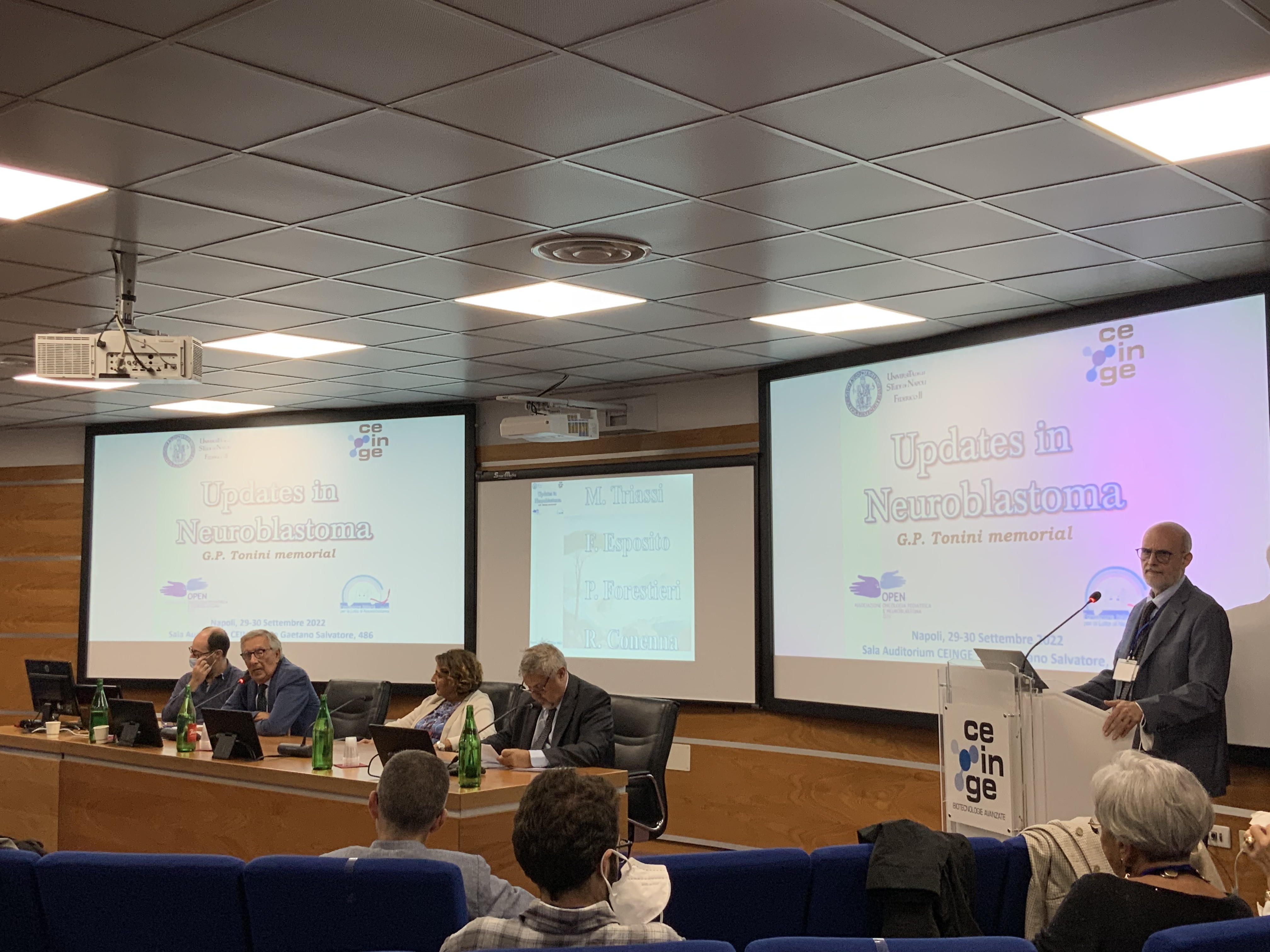 Il Presidente del CEINGE Pietro Forestieri introduce i lavori con la prof.ssa Franca Esposito, Direttore del DMMBM, e Rodolfo Conenna, Direttore dell'Ospedale Pediatrico Santobono-Pausilipon