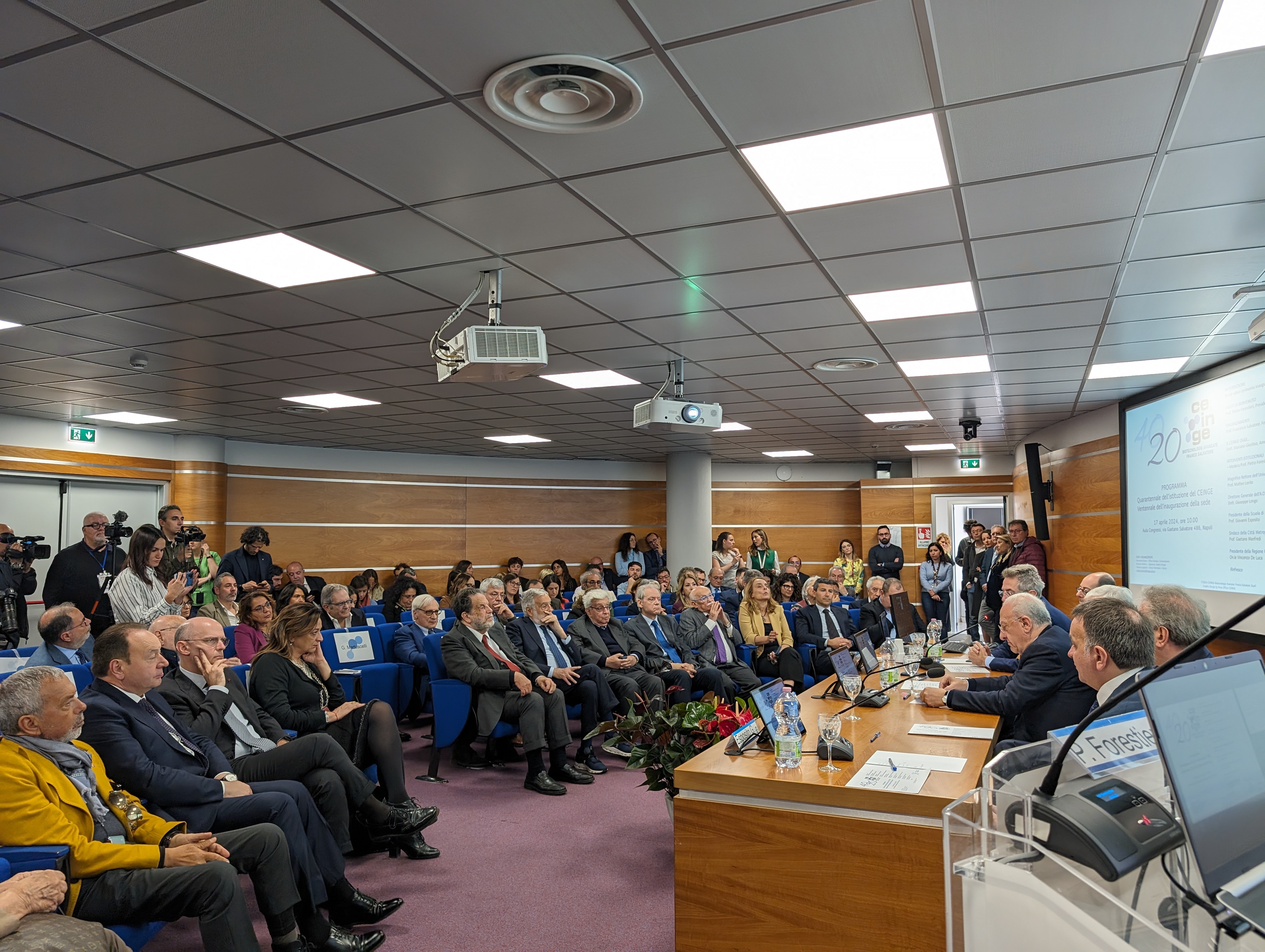 Presenti tra gli altri gli assessori regionali Ettore Cinque e Valeria Fascione e il pres. del Consiglio regionale Oliviero