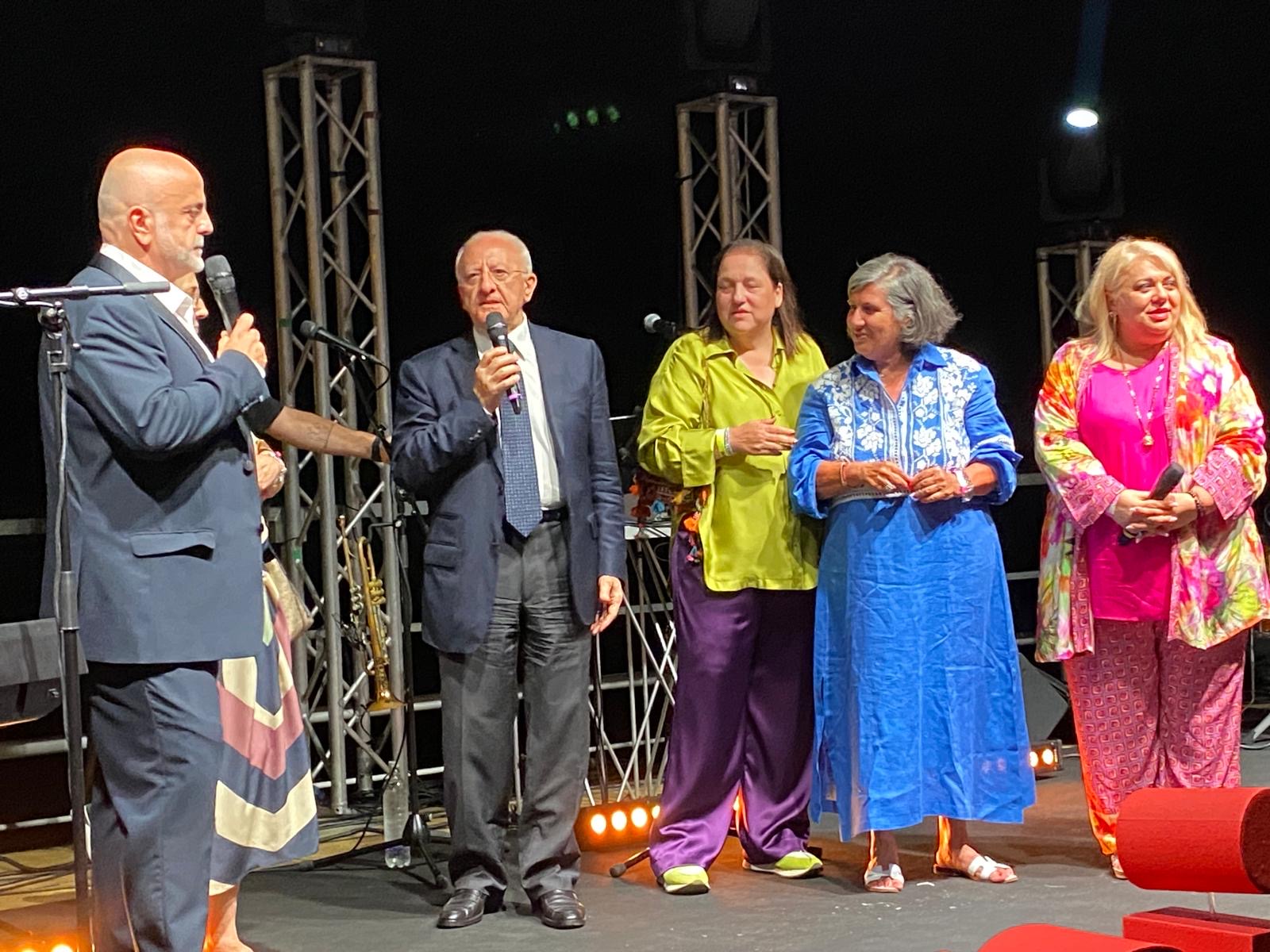 Il presidente De Luca sul palco di Buonissimi 2024